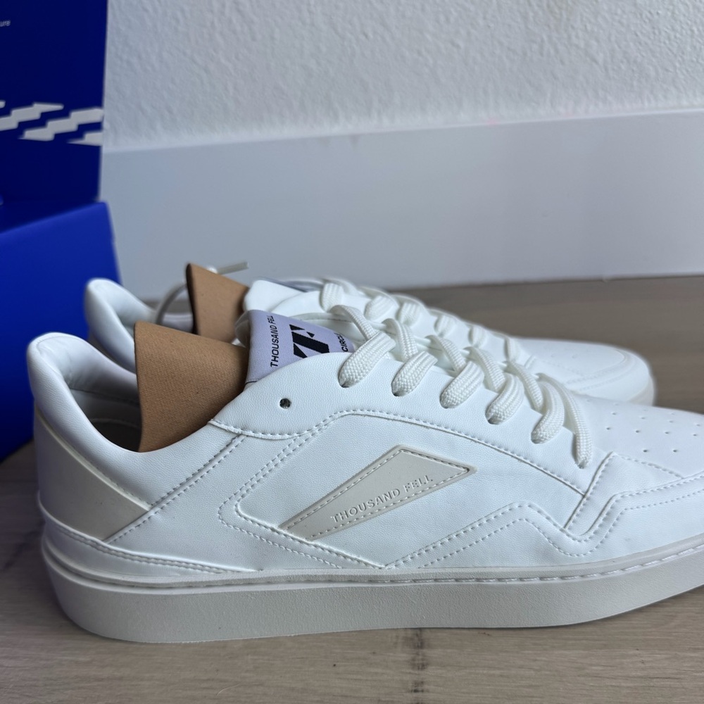 NWT Thousand Fell Men’s Court Sneaker White Size 10 Sustainable Vegan Leather